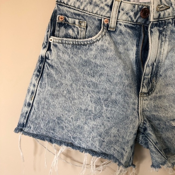GARAGE high waisted jean shorts. - Picture 2 of 7